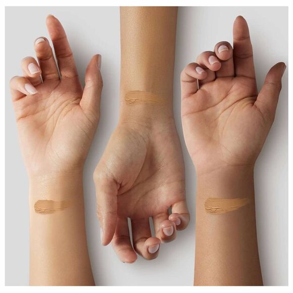 L'Oreal Infallible Pro-Glow Radiant Finish Normal/Dry Skin #209 Caramel Beige - Picture 4 of 10